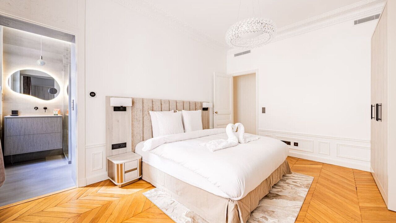 Photo of Bedroom in 8th Arrondissement