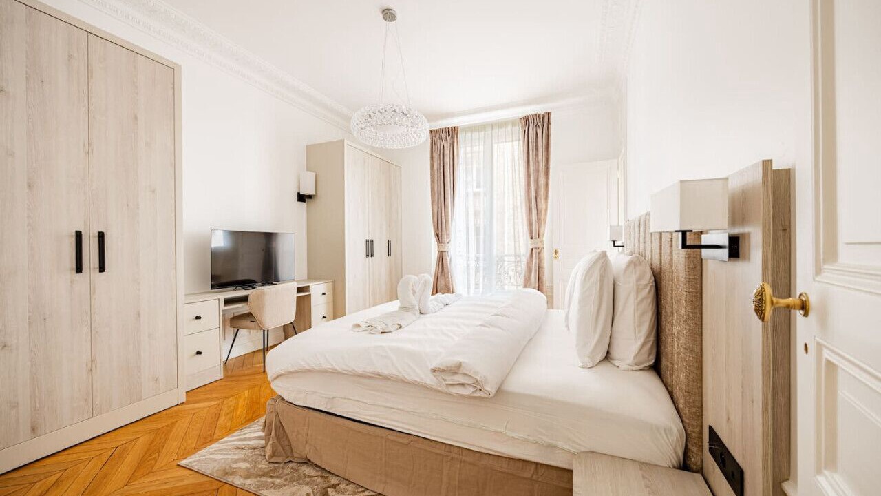 Photo of Bedroom in 8th Arrondissement