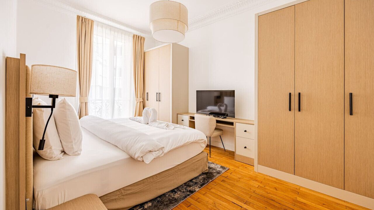 Photo of Bedroom in 8th Arrondissement