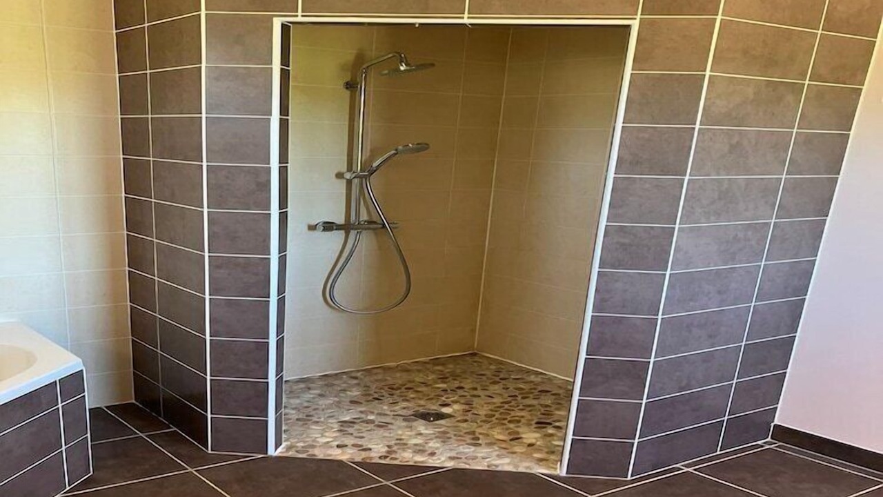 Photo of Bathroom in Felines-Minervois