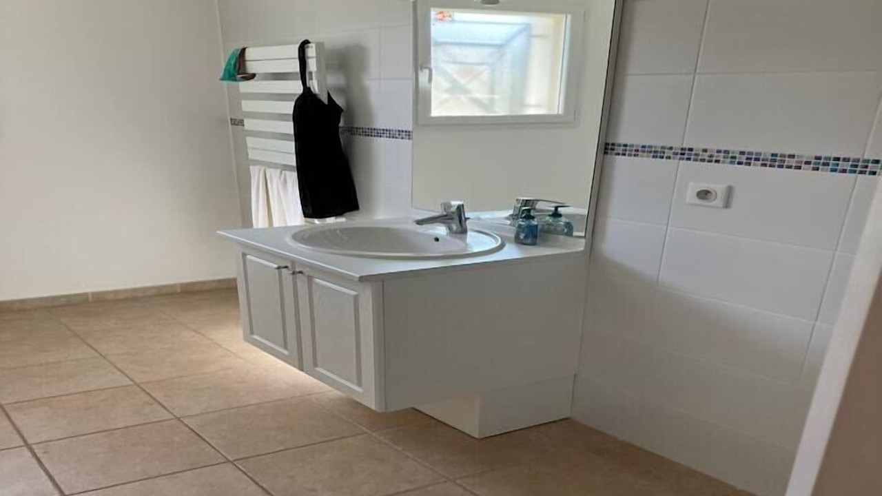 Photo of Bathroom in Felines-Minervois