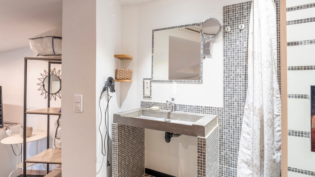 Photo of Bathroom in Vedene