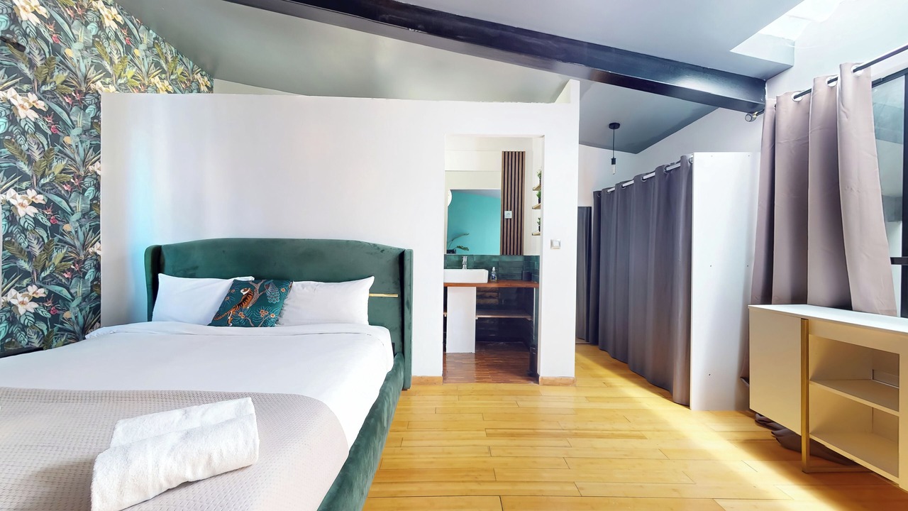 Photo of Bedroom in Suresnes