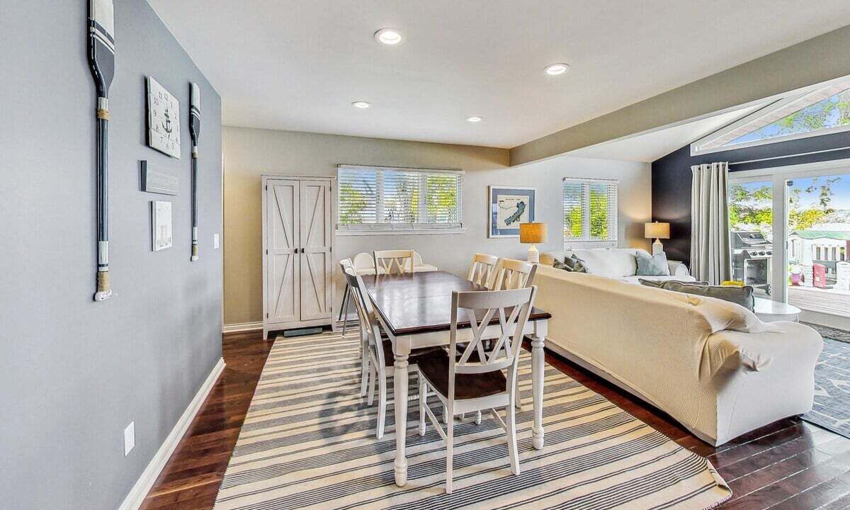 Photo of Livingroom in Delavan Lake