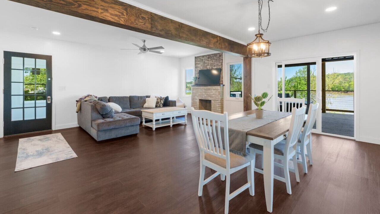 Photo of Livingroom in Russell