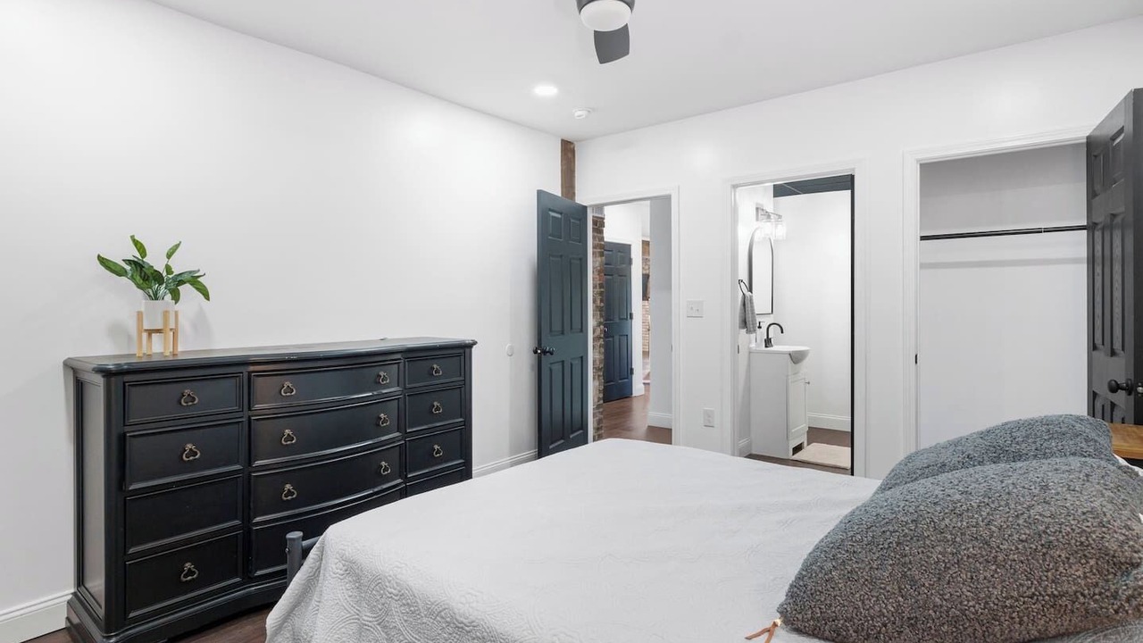 Photo of Bedroom in Russell
