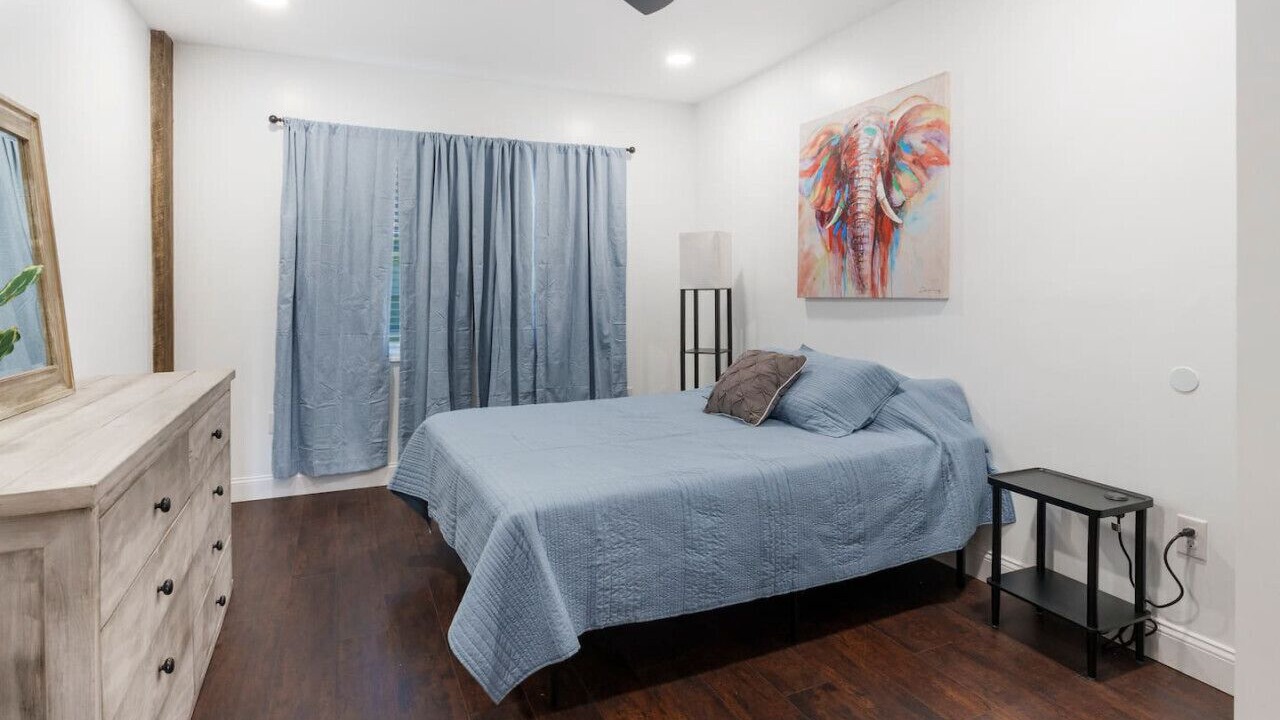 Photo of Bedroom in Russell