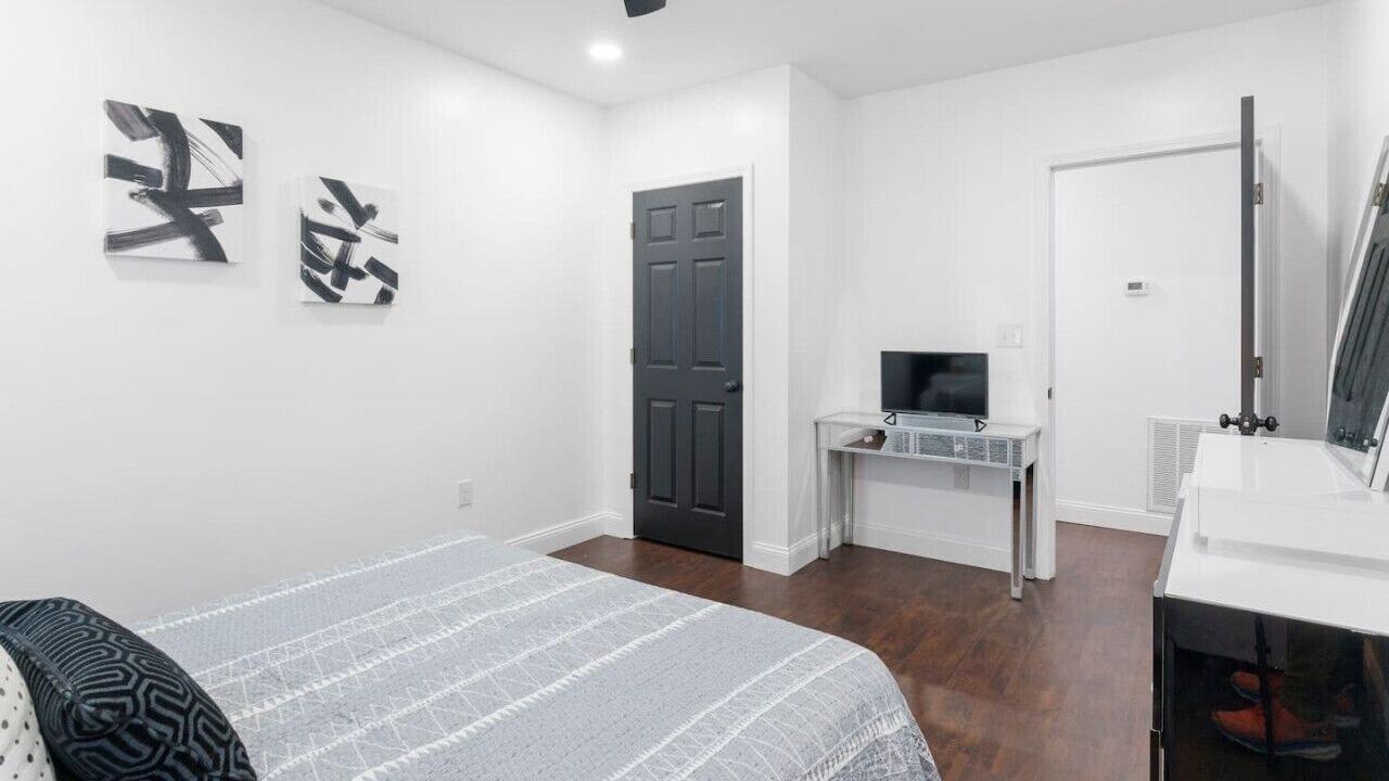 Photo of Bedroom in Russell