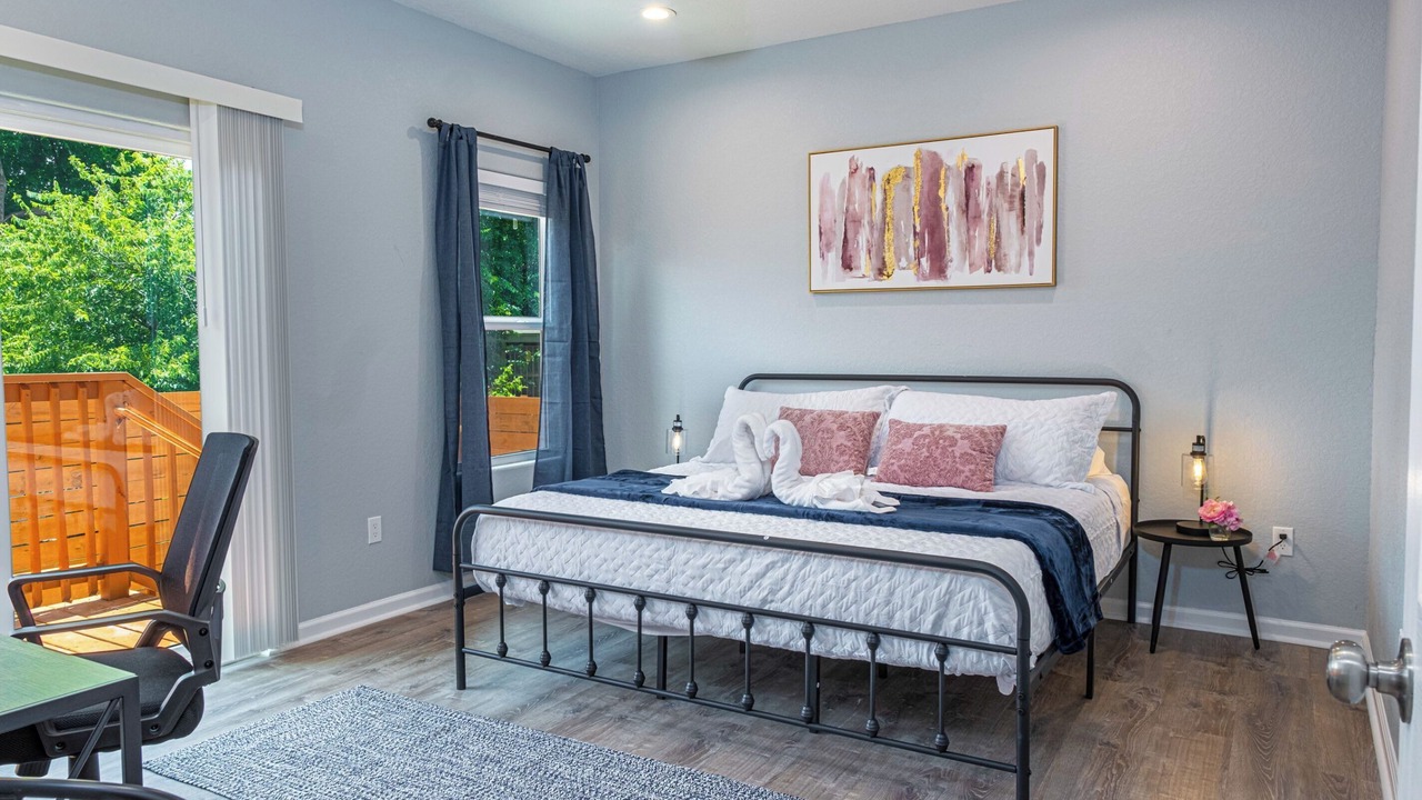 Photo of Bedroom in Historic Garderns