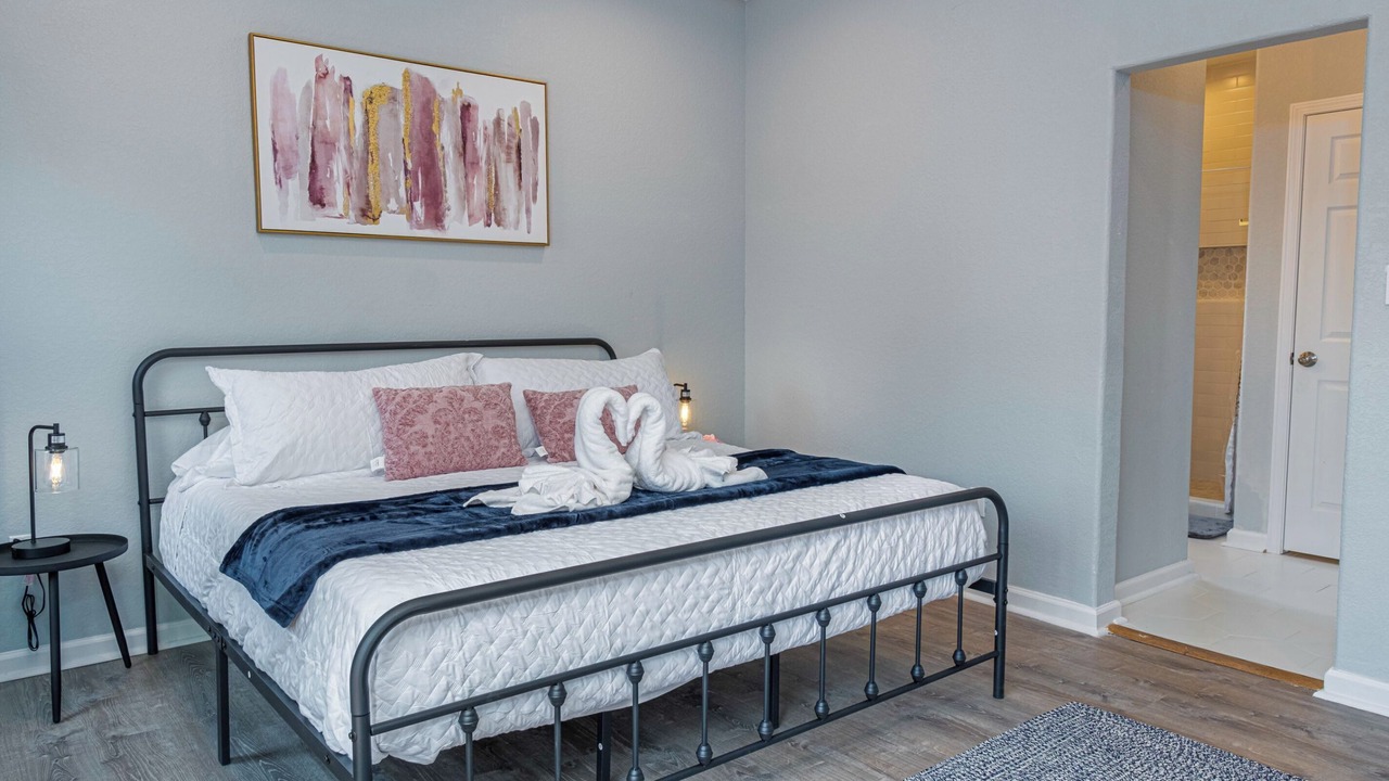 Photo of Bedroom in Historic Garderns