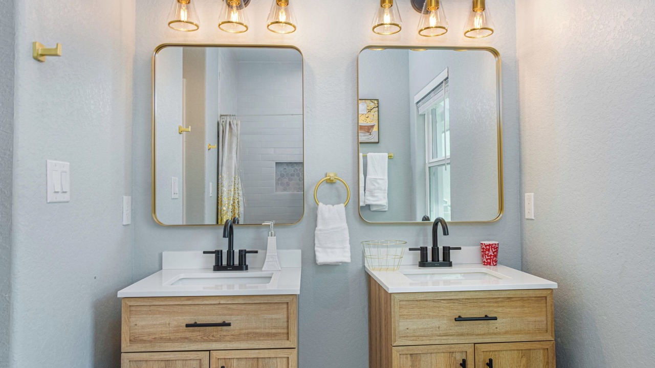 Photo of Bathroom in Historic Garderns