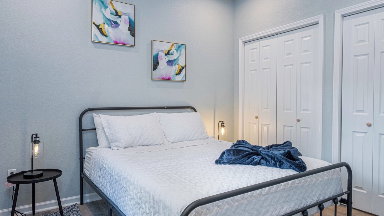 Photo of Bedroom in Historic Garderns
