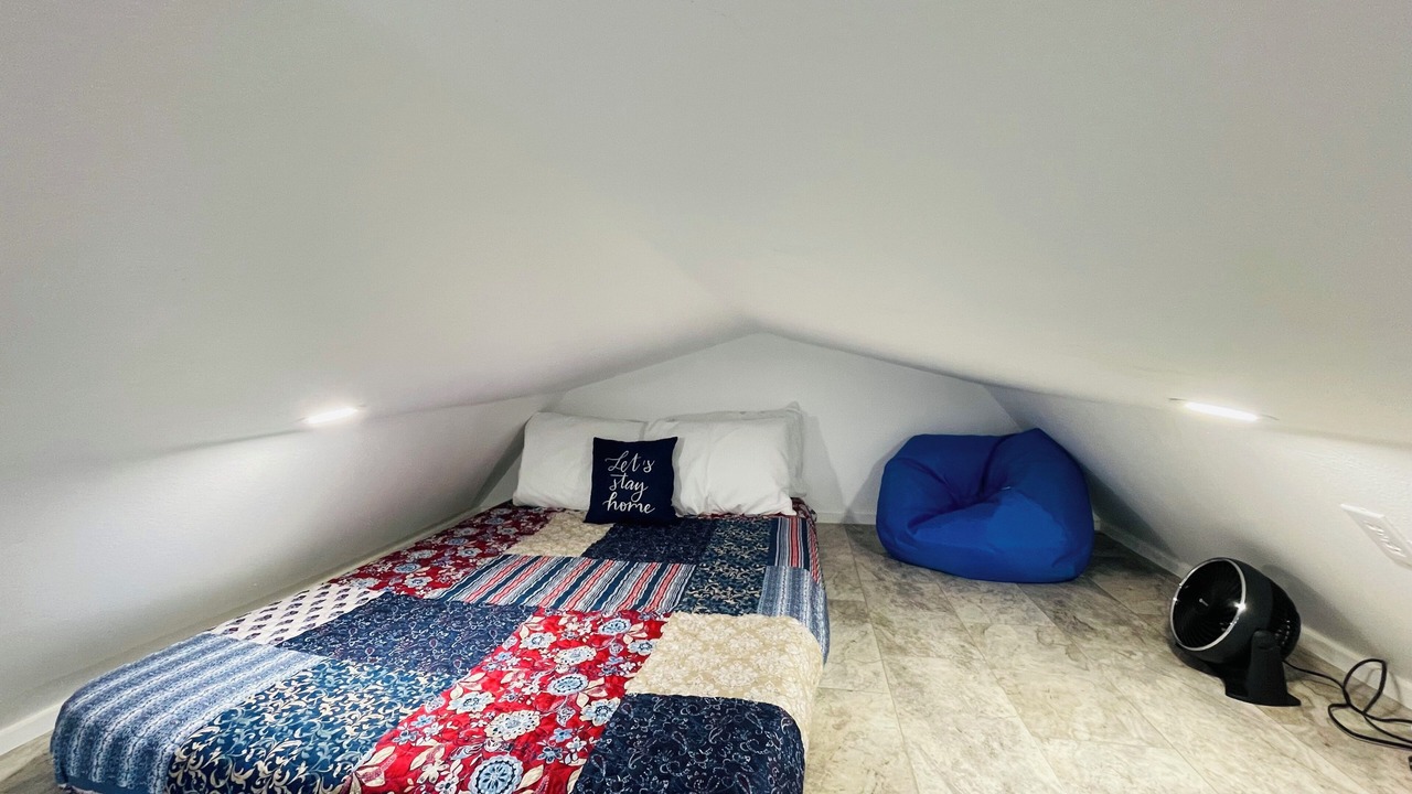 Photo of Bedroom in Garfield