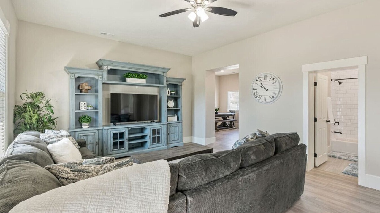 Photo of Livingroom in Lehi