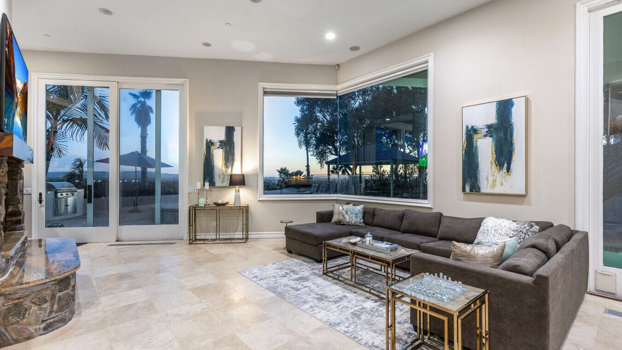 Photo of Livingroom in North Tustin