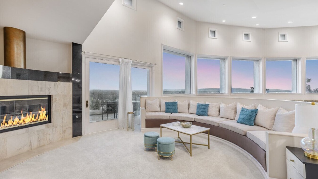 Photo of Livingroom in North Tustin