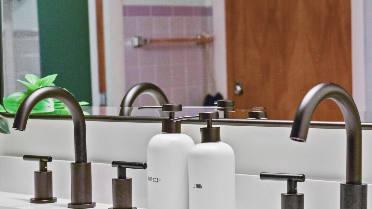 Photo of Bathroom in Browns Lake