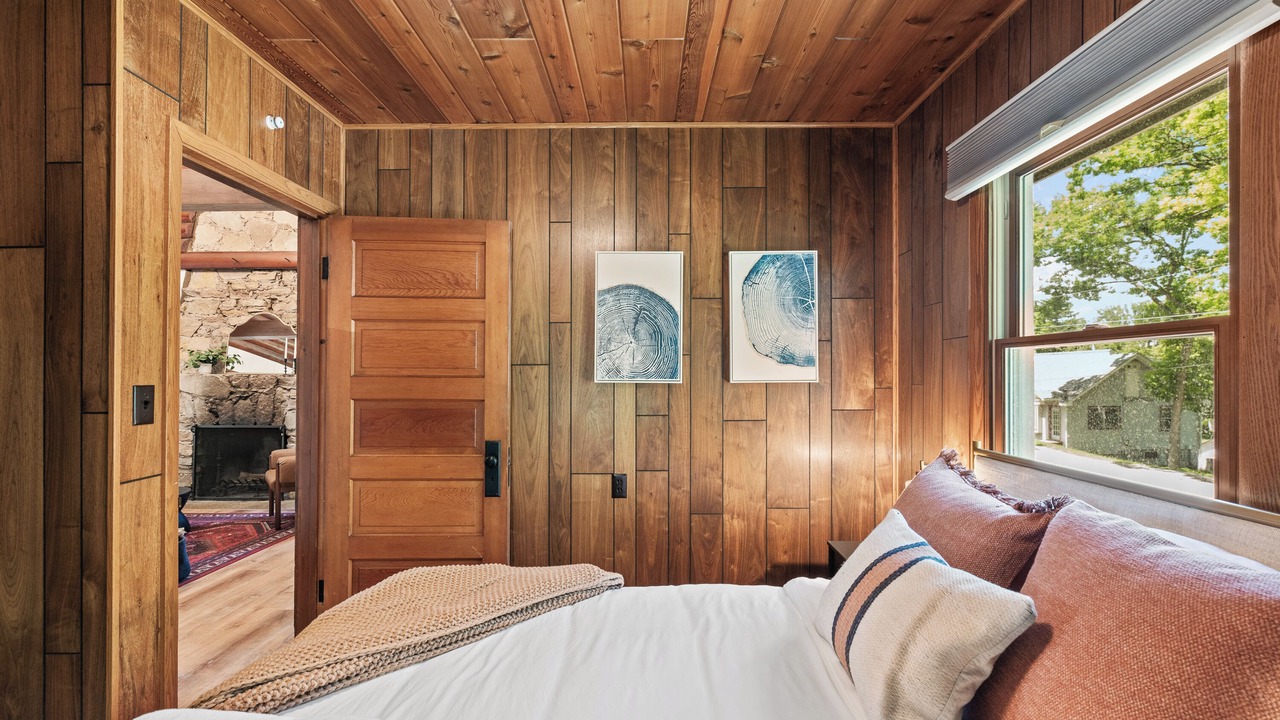 Photo of Bedroom in Browns Lake