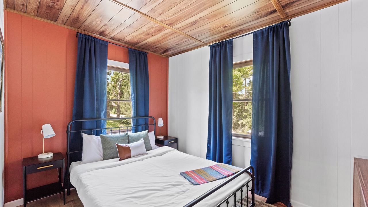 Photo of Bedroom in Browns Lake