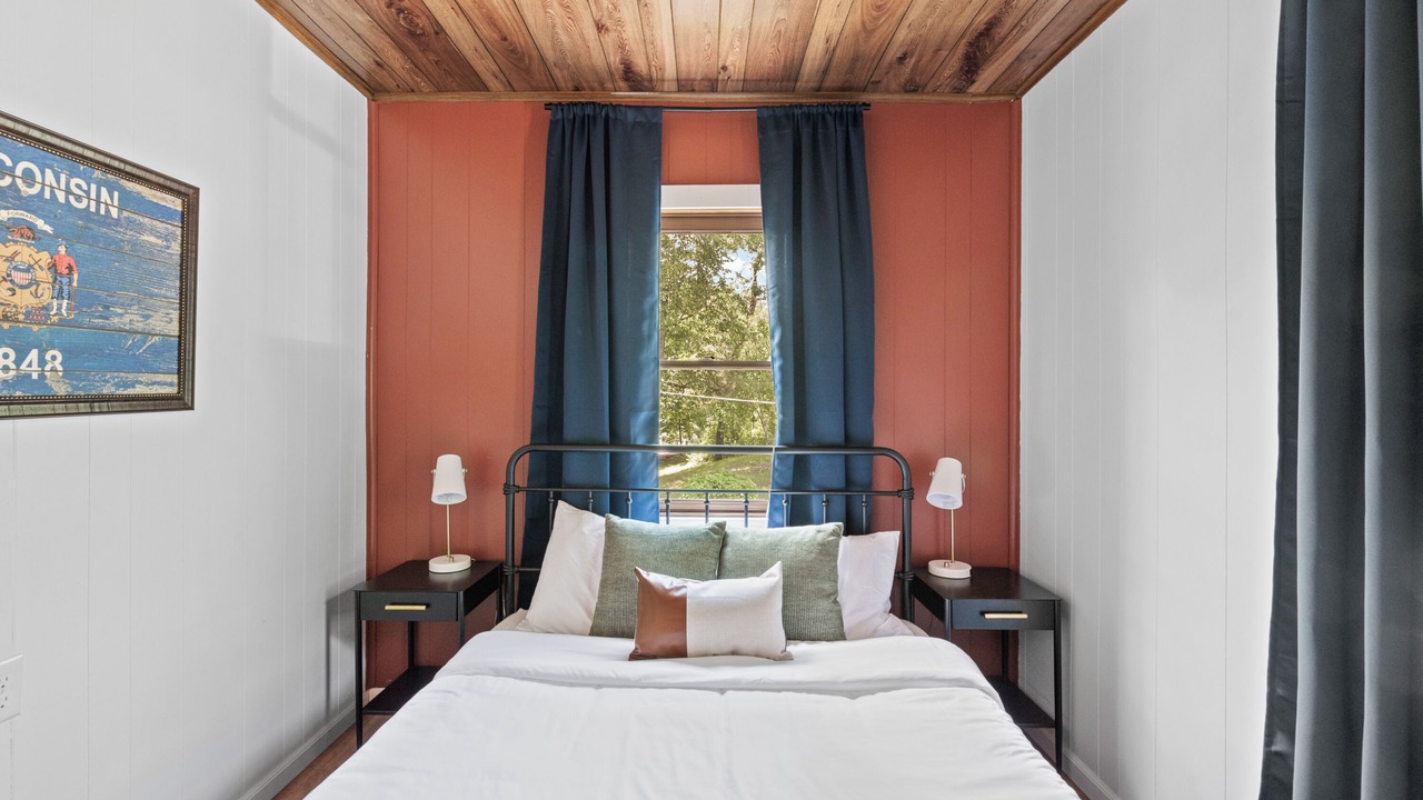 Photo of Bedroom in Browns Lake