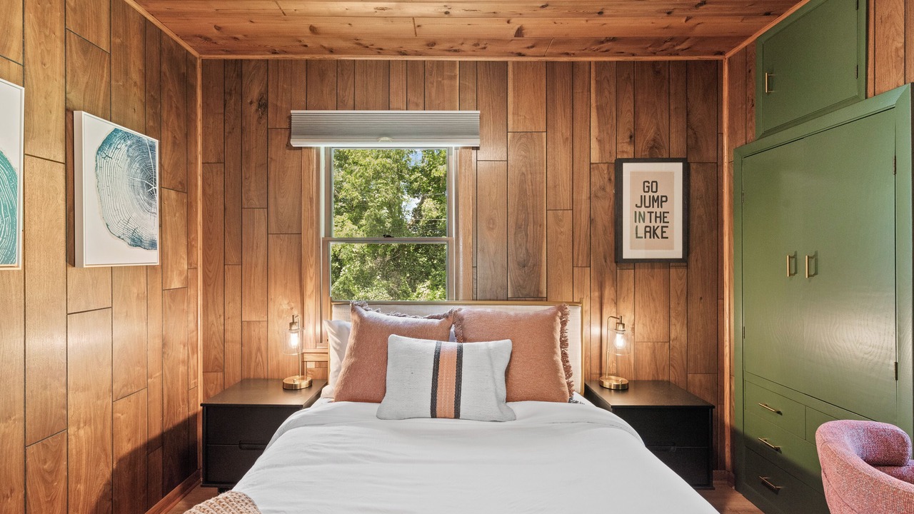 Photo of Bedroom in Browns Lake