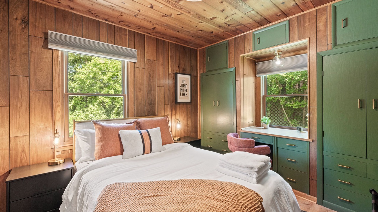 Photo of Bedroom in Browns Lake