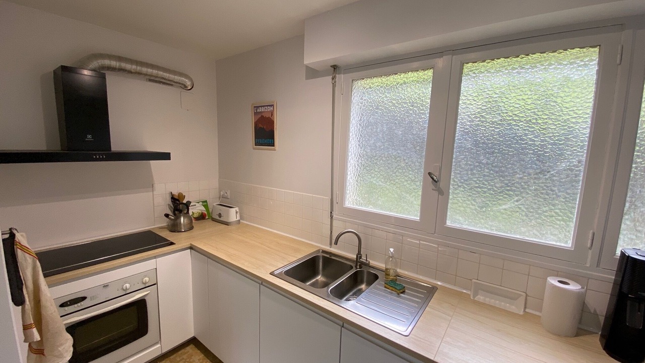 Photo of Kitchen in Sarrancolin