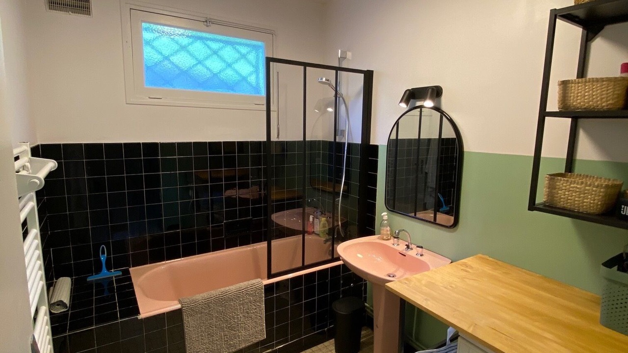 Photo of Bathroom in Sarrancolin