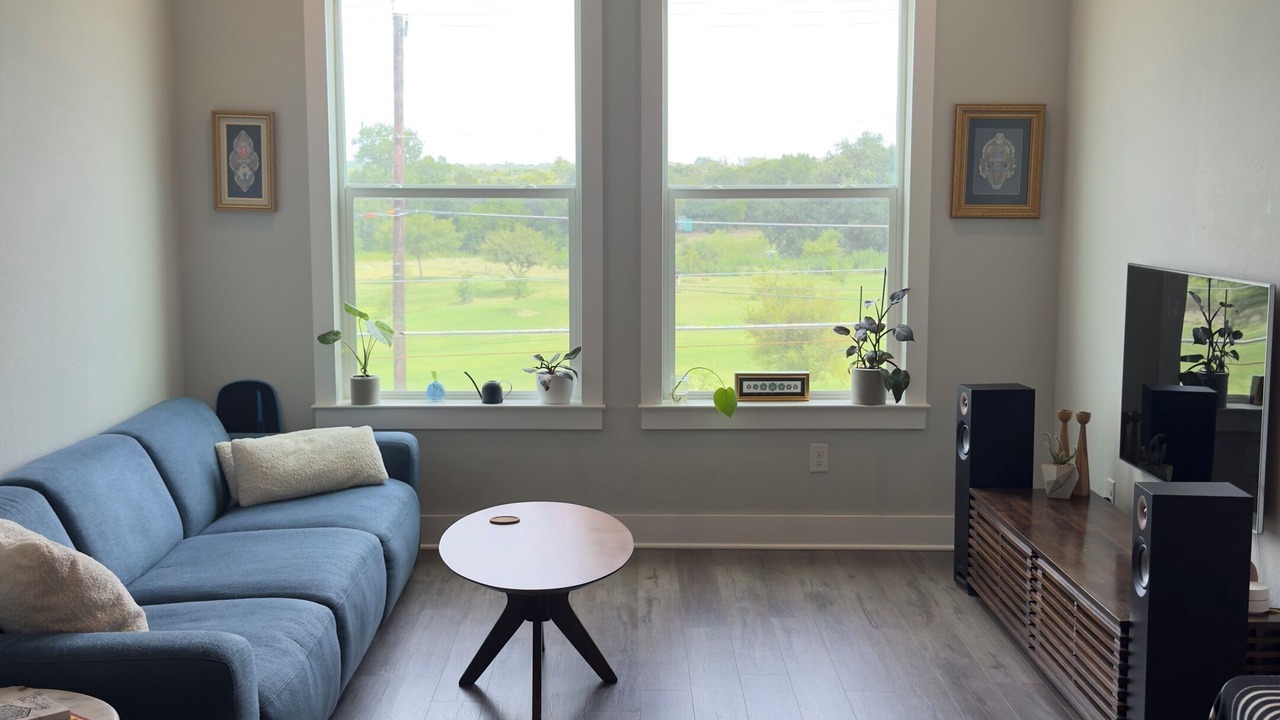 Photo of Livingroom in MLK