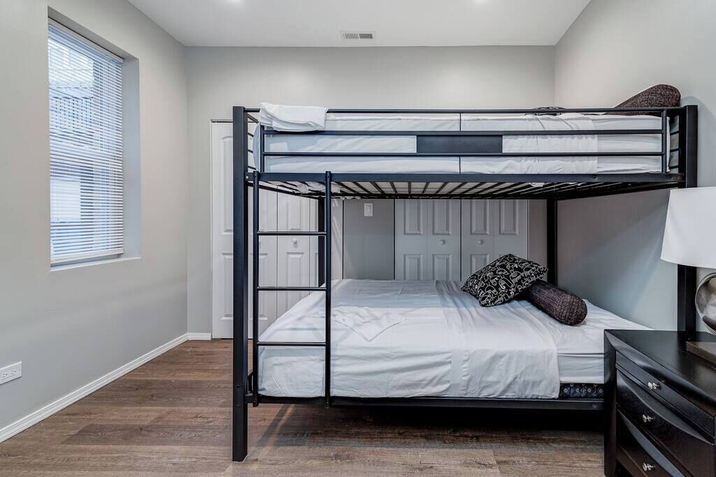 Photo of Bedroom in Wrightwood Neighbors