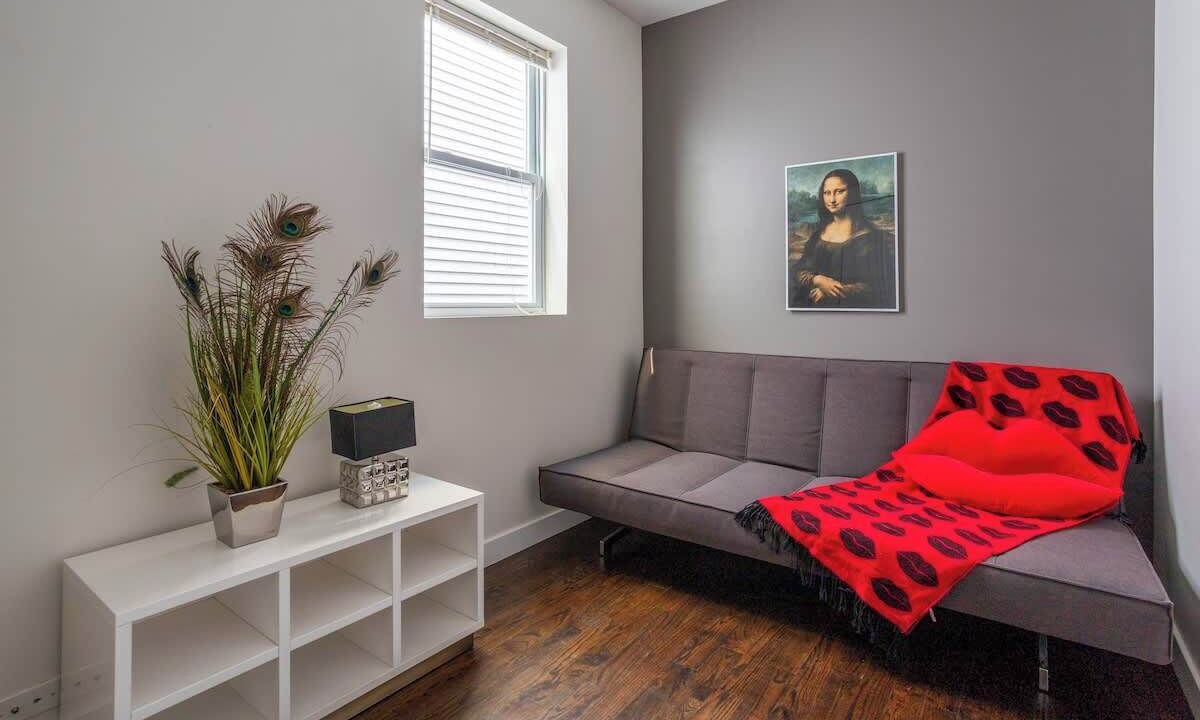 Photo of Livingroom in North Center