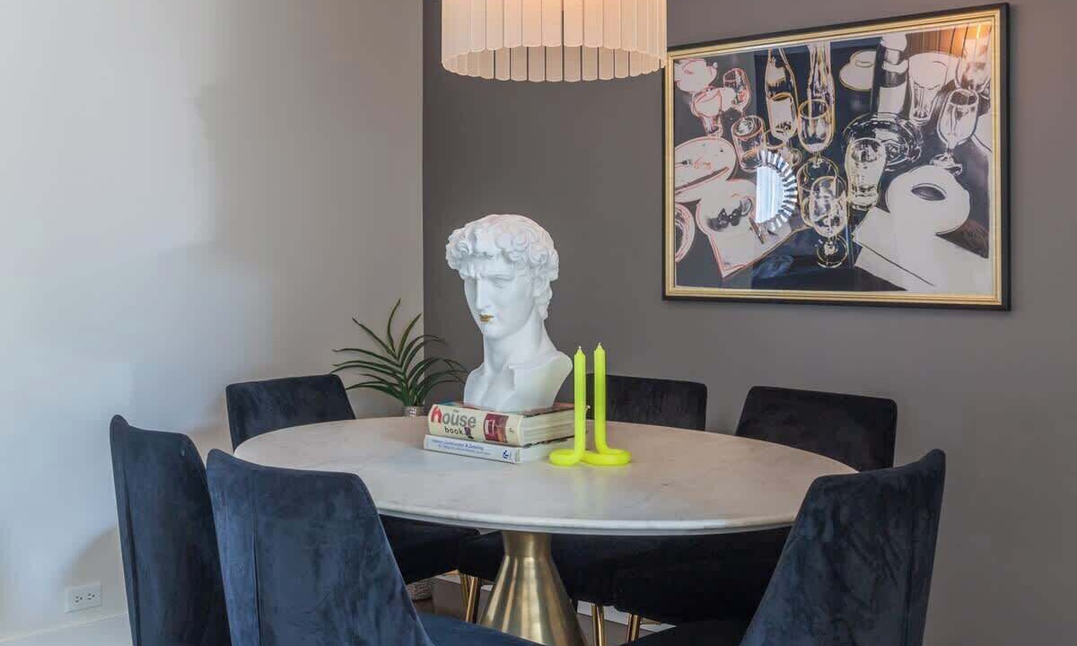 Photo of Livingroom in North Center
