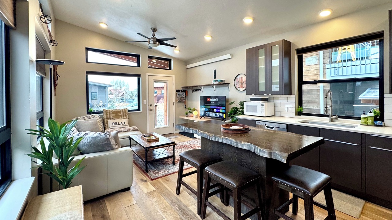 Photo of Others in Victor