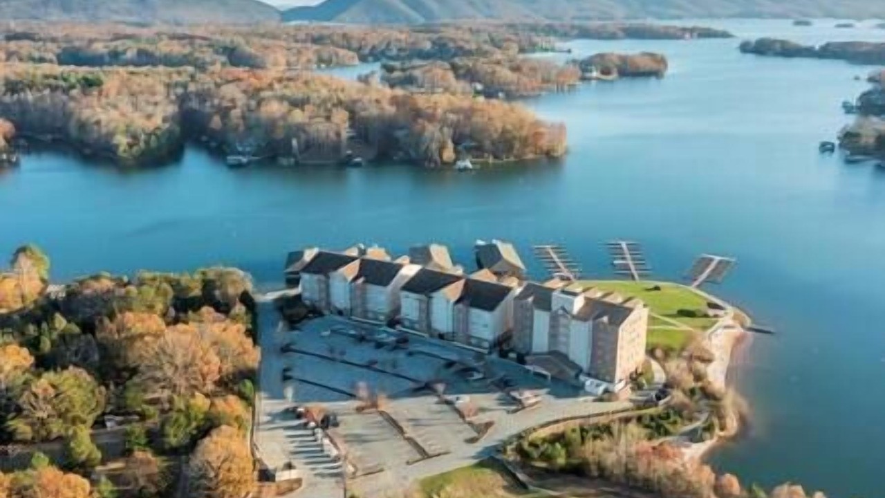 Photo of Others in Smith Mountain Lake