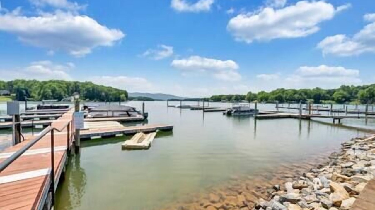Photo of Others in Smith Mountain Lake