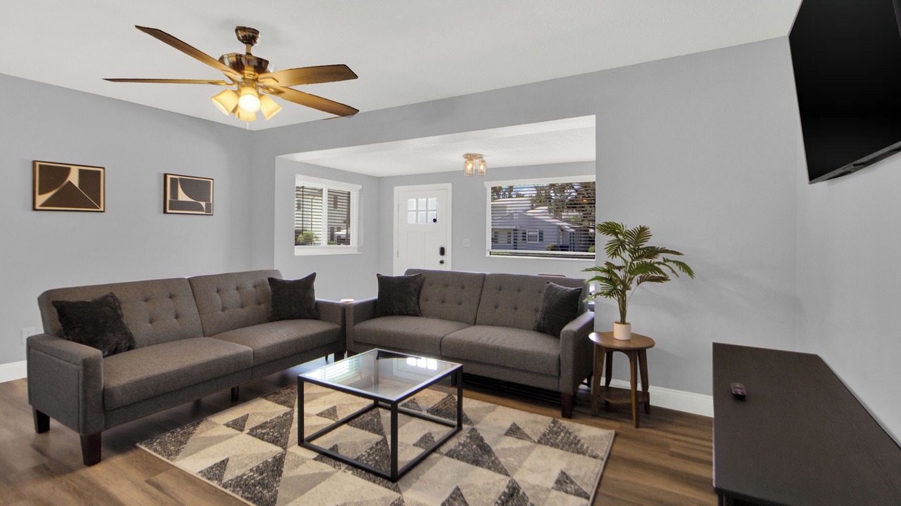 Photo of Livingroom in North Hyde Park