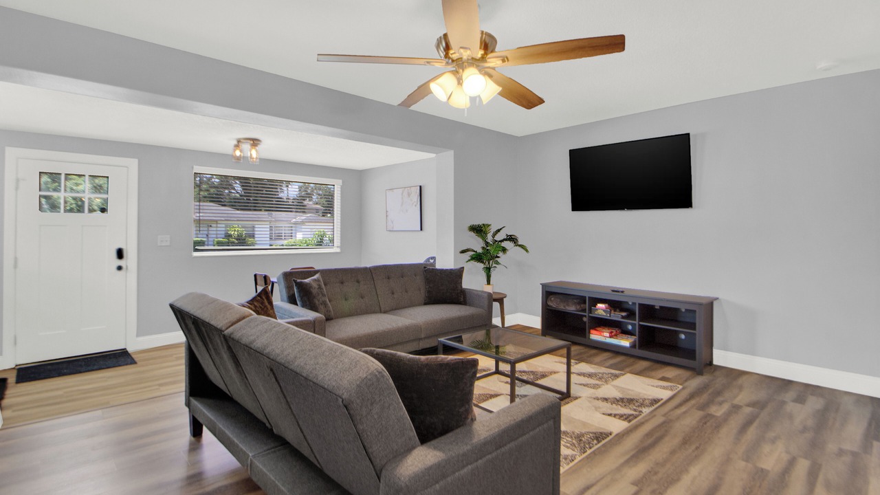 Photo of Livingroom in North Hyde Park