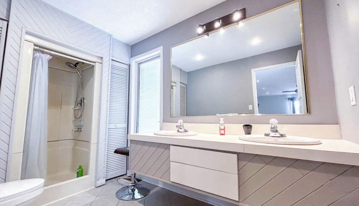 Photo of Bathroom in Aylmer