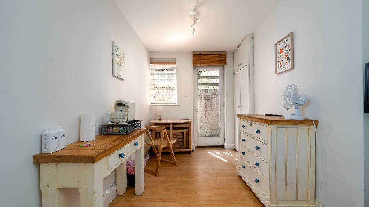 Photo of Others in Kilburn