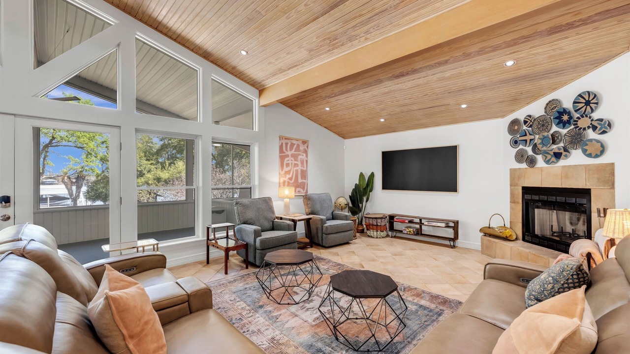 Photo of Livingroom in Granite Shoals