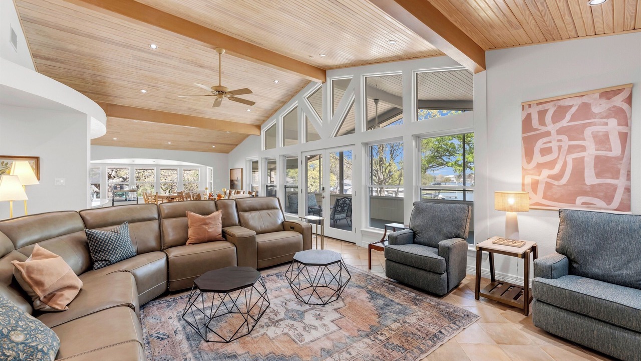 Photo of Livingroom in Granite Shoals