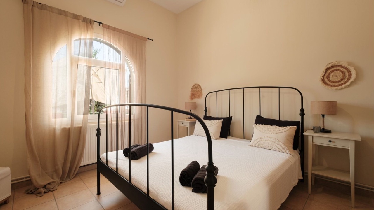 Photo of Bedroom in Ipsos