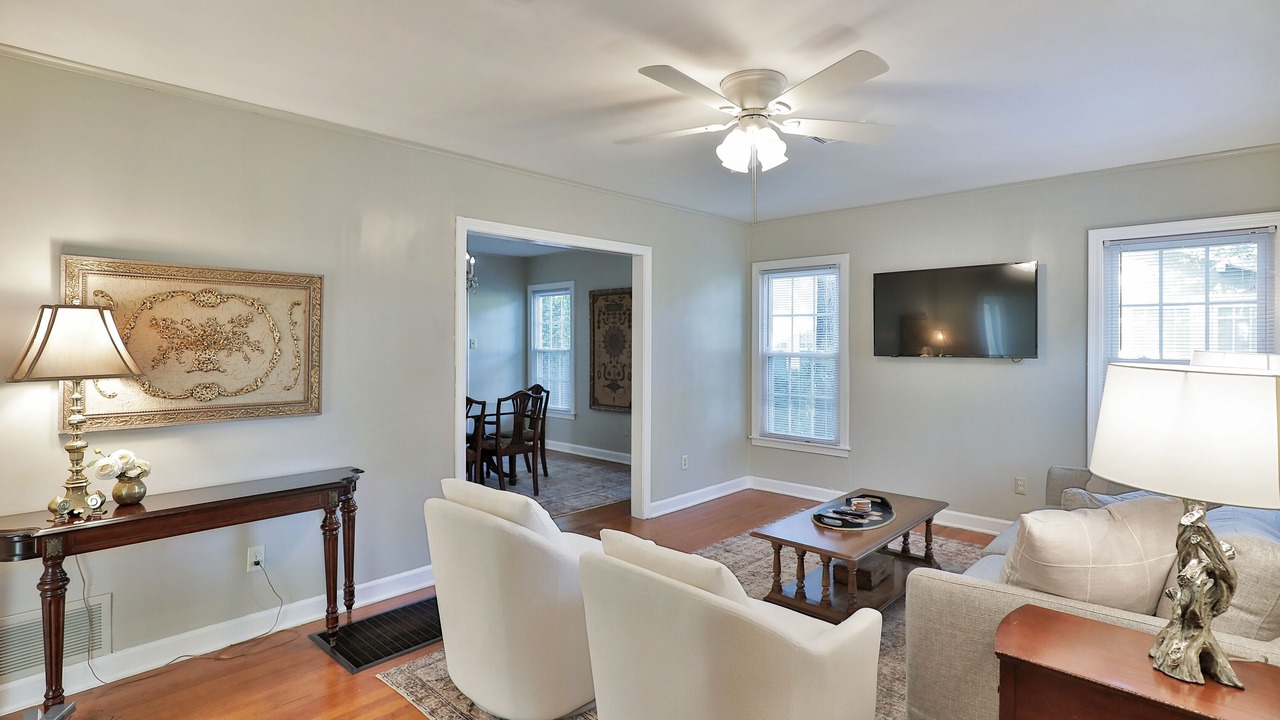 Photo of Livingroom in Sayles Blvd. Area