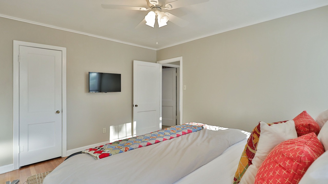 Photo of Bedroom in Sayles Blvd. Area