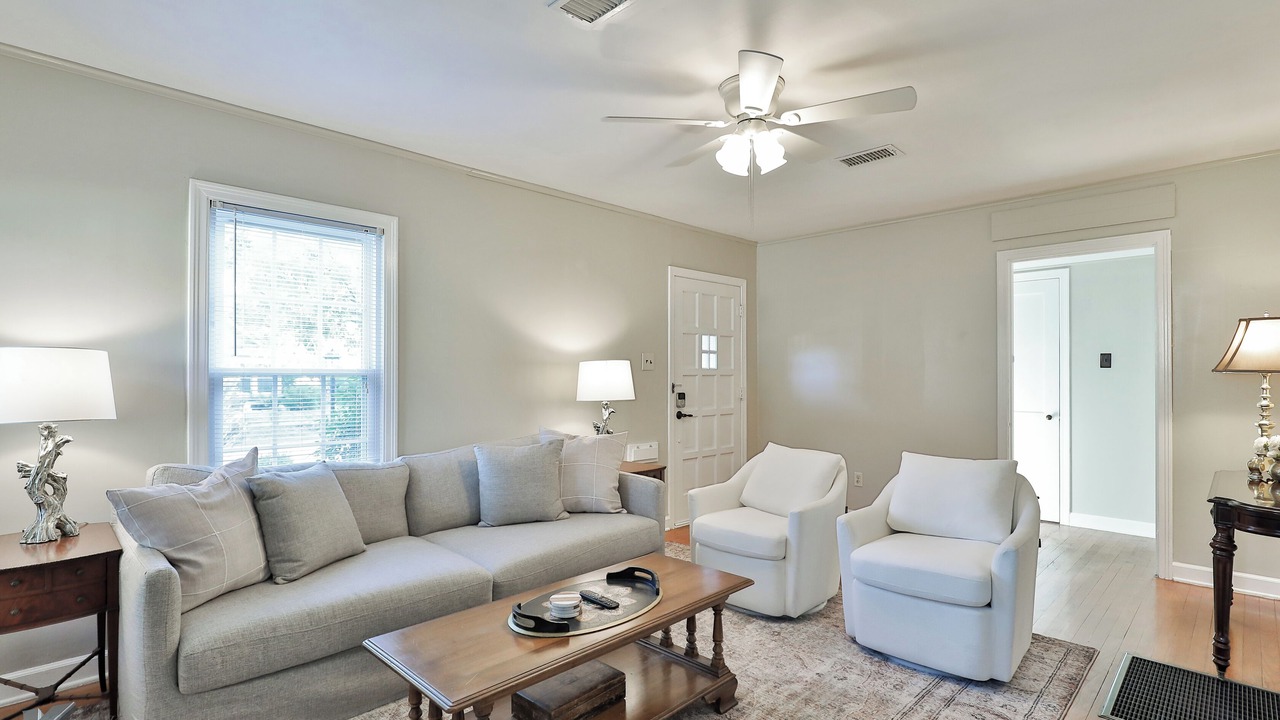 Photo of Livingroom in Sayles Blvd. Area