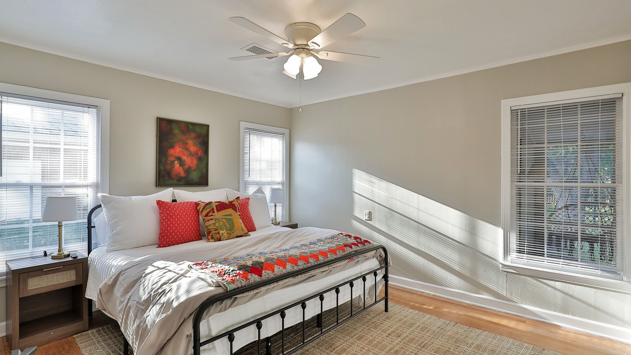 Photo of Bedroom in Sayles Blvd. Area