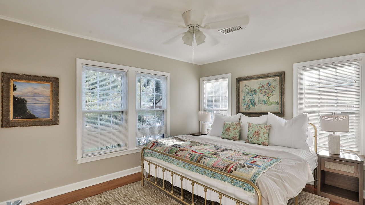Photo of Bedroom in Sayles Blvd. Area