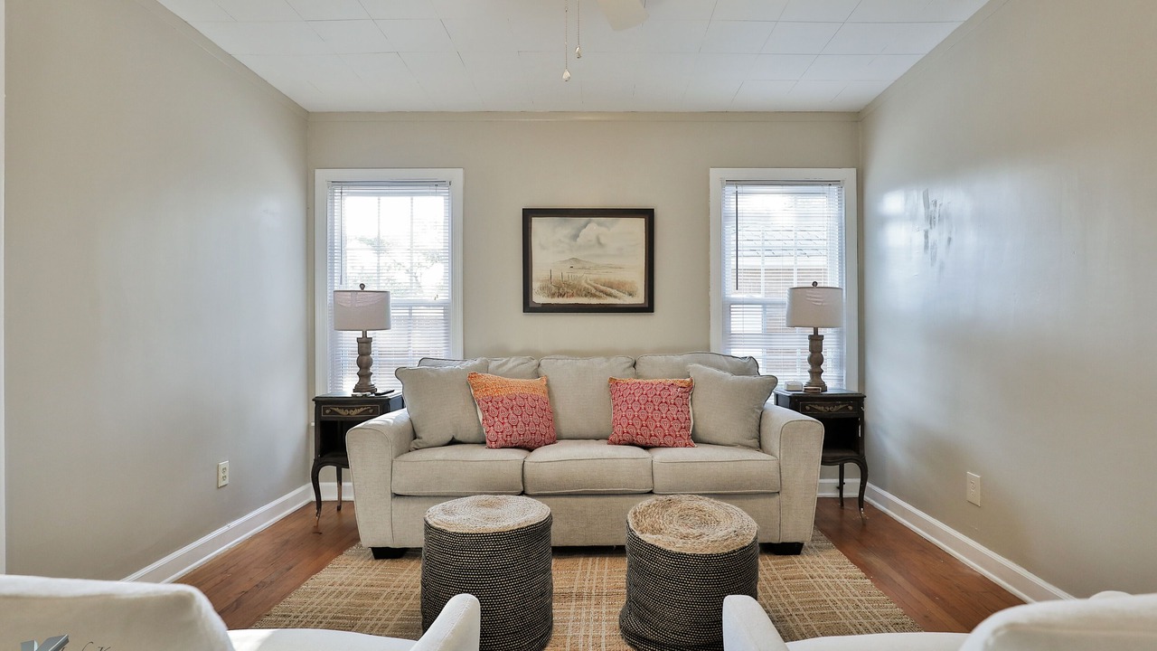 Photo of Livingroom in Sayles Blvd. Area