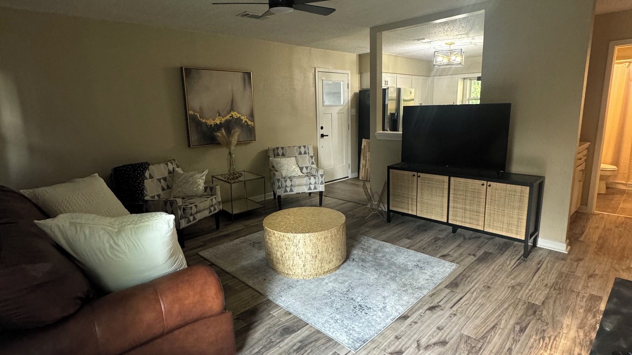 Photo of Livingroom in Van Buren