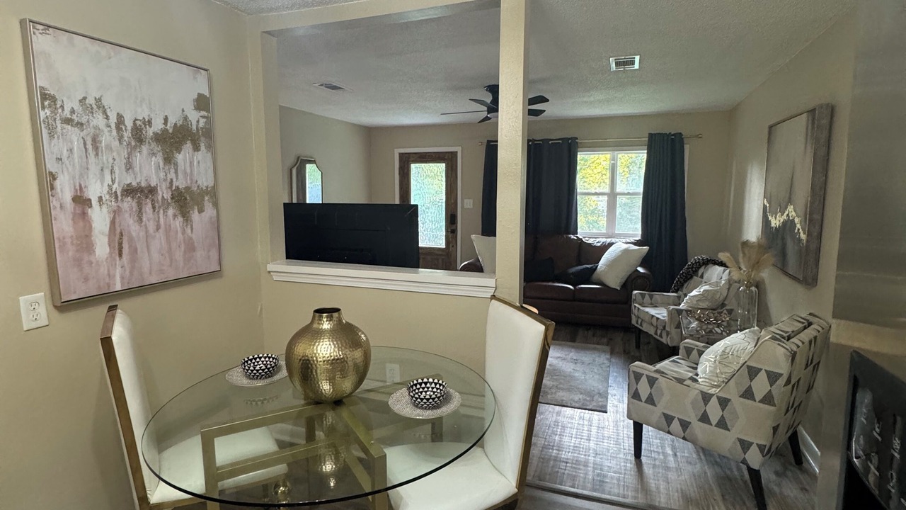 Photo of Livingroom in Van Buren